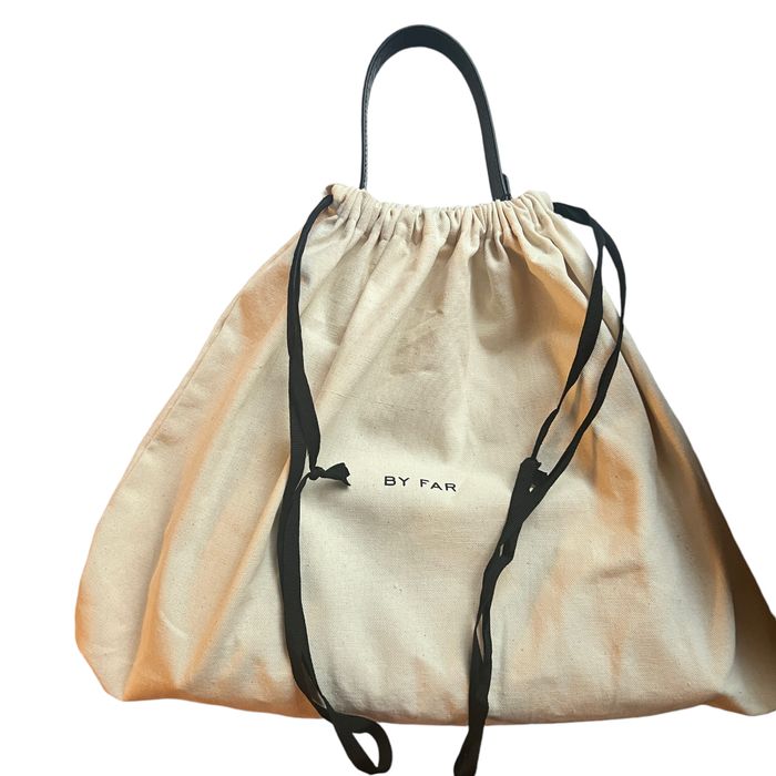 By far amber чанта в цвят черен