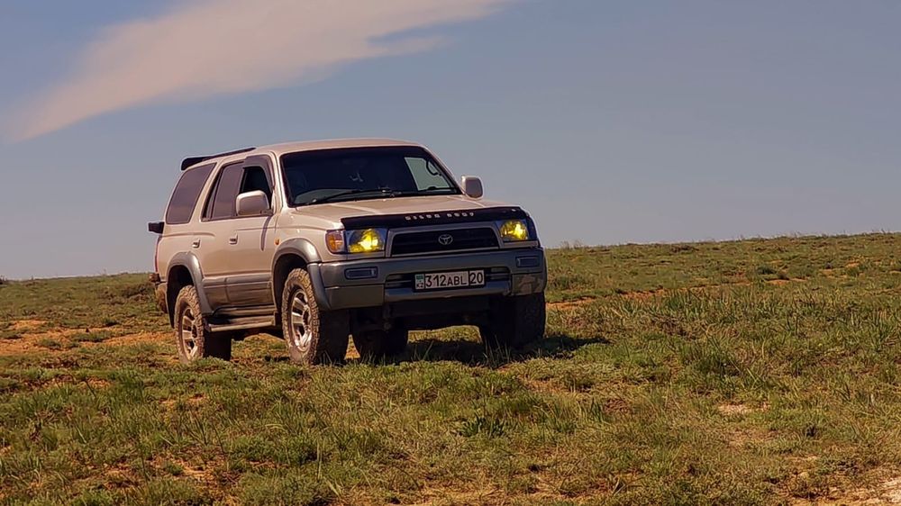 Машина Toyota Surf