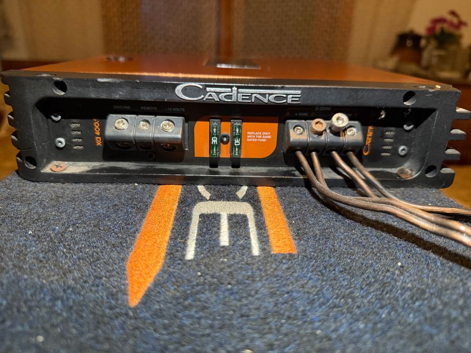 GroundZero бас каса с усилвател