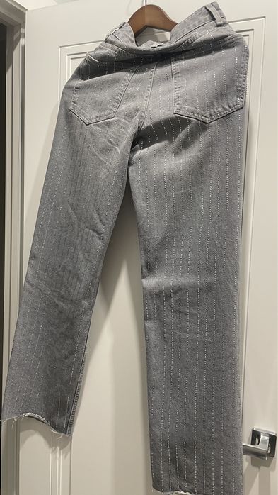 Продам джинсы со стразами