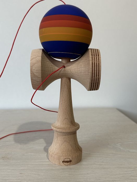 Vând Kendama Sweets Four Piece – FLUX – Turbo Shape, AntiSkid 2.0 Noua