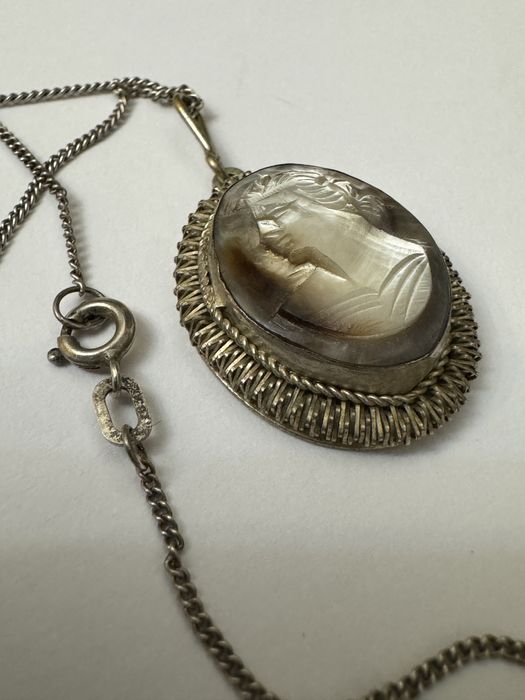 Colier argint, lant si pandantiv cu camee din scoica. Vechi