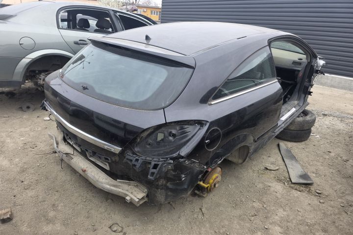 Hayon / Haion cu luneta Opel Astra 2005 1.9 CDTI MT (150 hp)