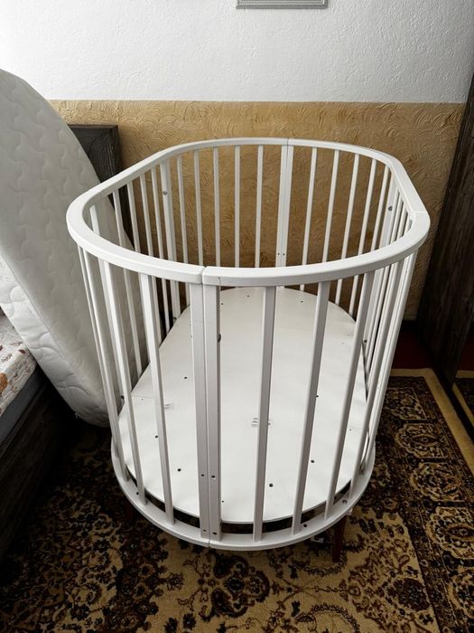 Продам детскую кроватку Tomix и матрас к ней.