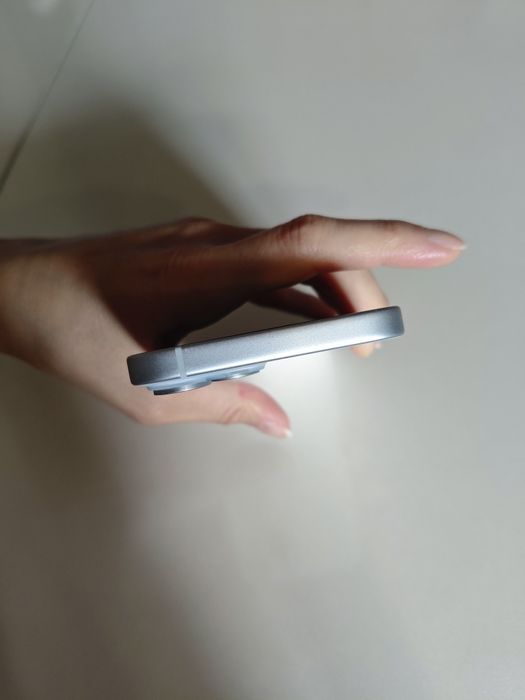 Продавам Iphone 15