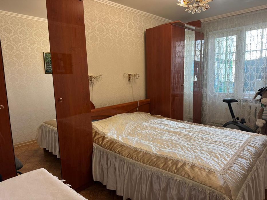 Продам спальный гарнитур