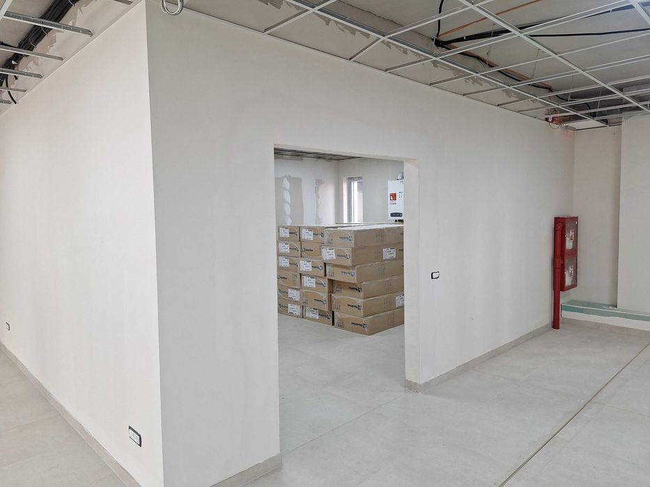 Inchiriez DOUA SPATII COMERCIALE, alaturate, de 173 mp utili , fiecare