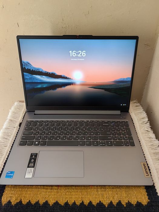 Lenova IdeaPad Slim 3 16IAH8
