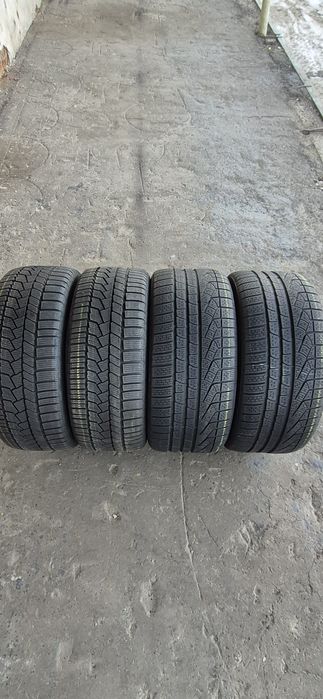 4 anvelope iarna,fata Continental 245/45/19,spate Pirelli 275/40/19.
