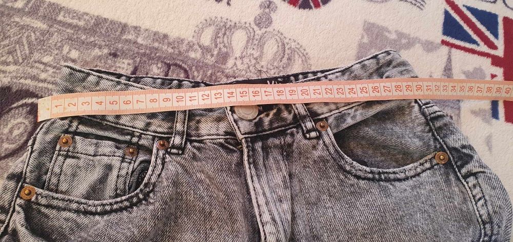 Blugi moderni foarte calitativi