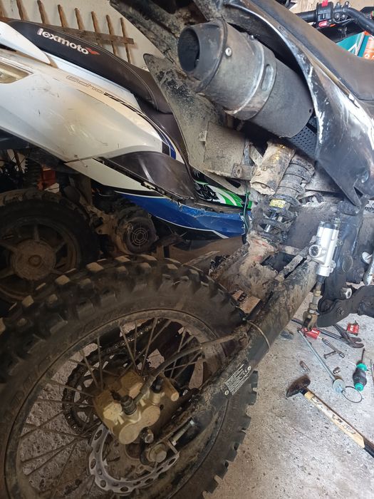 Cross 125cc fără cilindru și piston, chiuloasa e buna