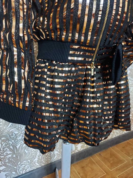 Девочке  праздничный костюм двойка