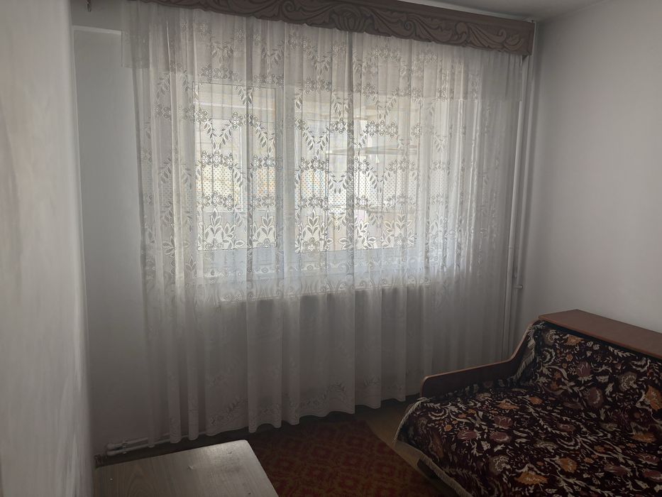 Inchiriez apartament