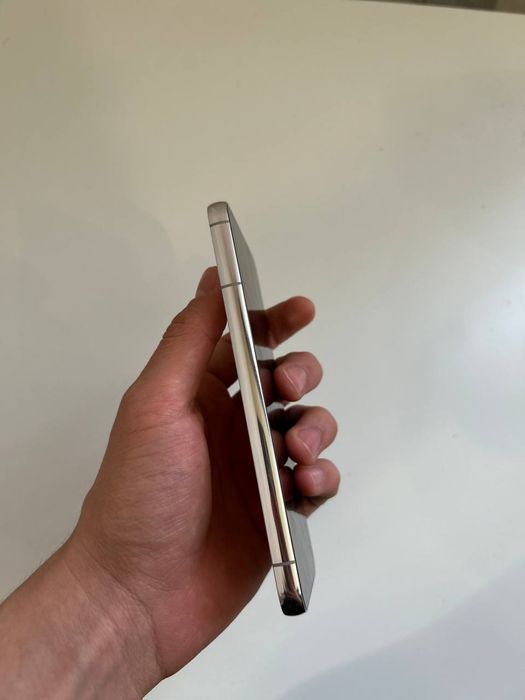 Продаю Самсунг S22 в идеальном состоянии.