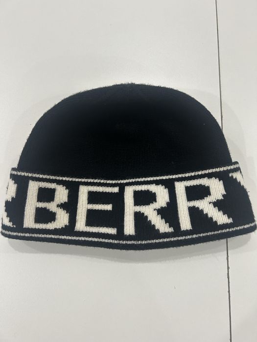 Burberry шапка.