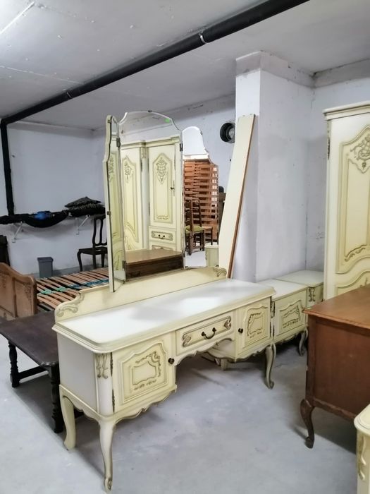 Старинна барокова тоалетка