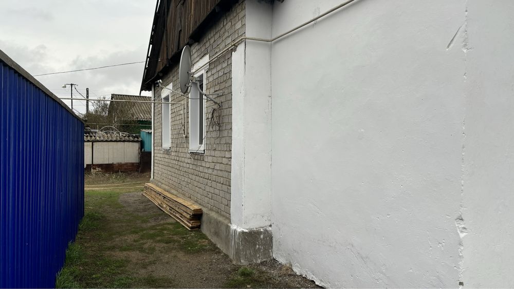 Продам дом. Большой теплый. В доме газ и вода. Рядом садик Айналайын