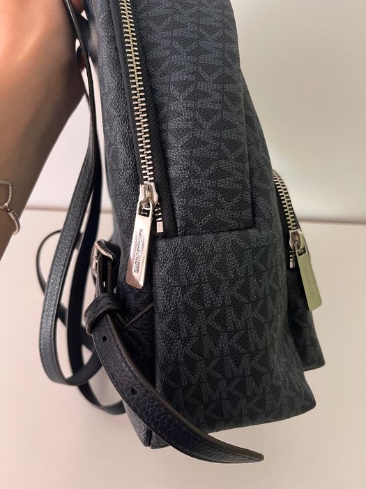 Раница Michael Kors тъмносиня