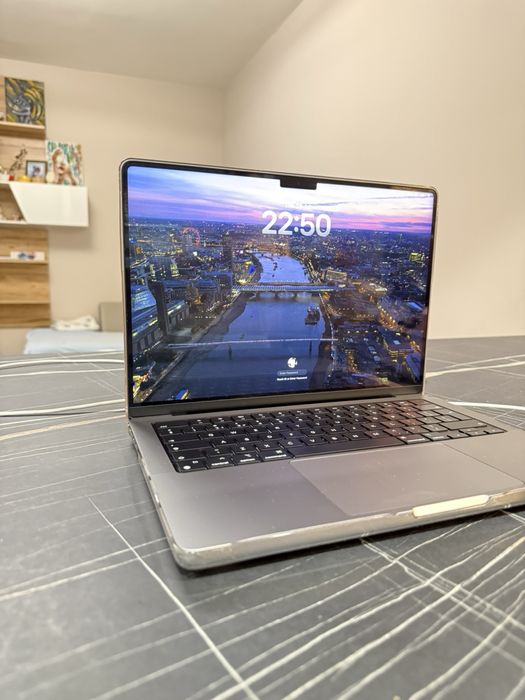 MacBook Pro M2 Pro 14’ Space Gray 16GB /512GB като НОВ