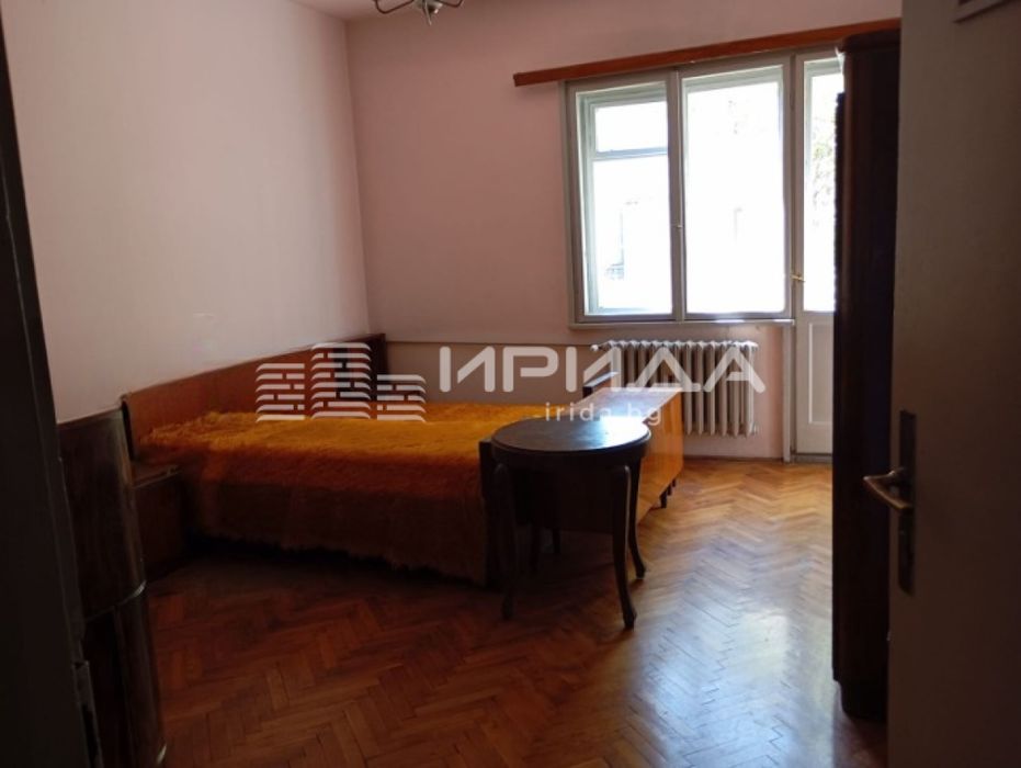 Тристаен апартамент в Идеален Център!