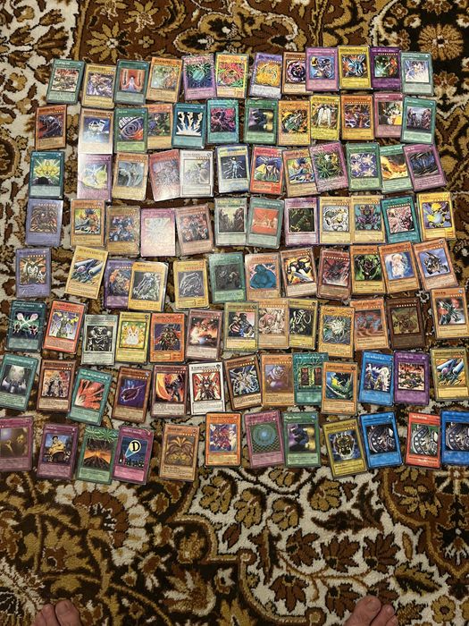 Yu-Gi-Oh  карти.