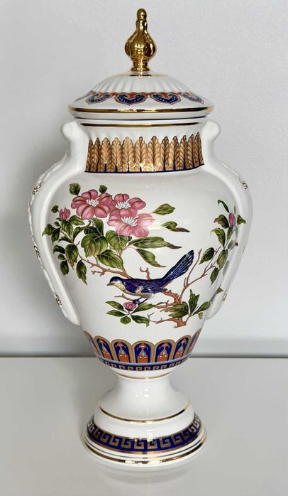 Винтидж порцеланова амфора / ваза с капак