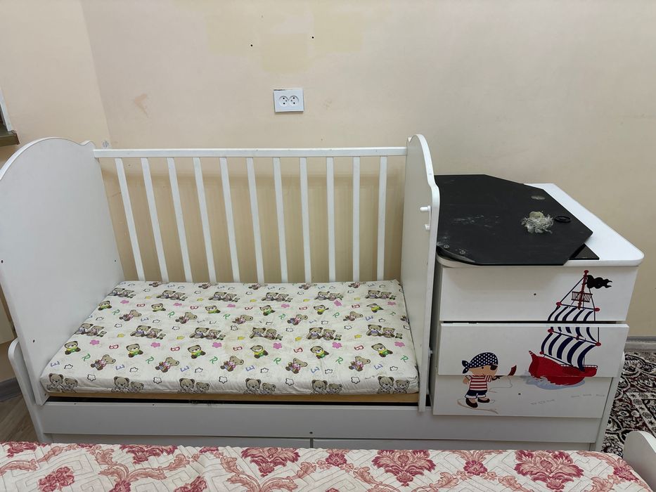 манеж сатылады 10мын тг комод сатылады 10мын