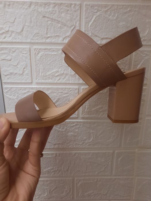 Кожаные босоножки 40 размер