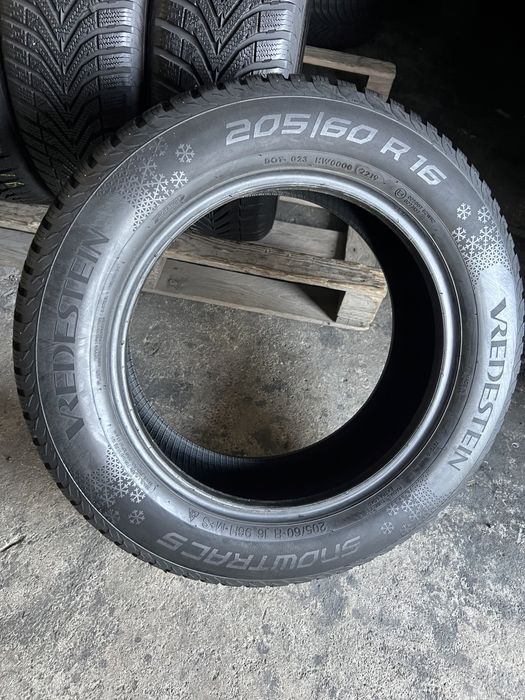 4 anvelope de iarna 205/60/16 Vredestein 8 mm!