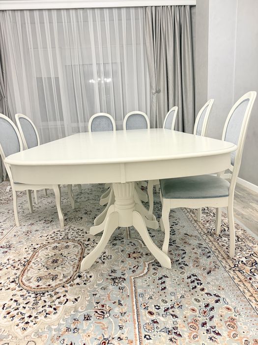 Гостинный стол из дерева