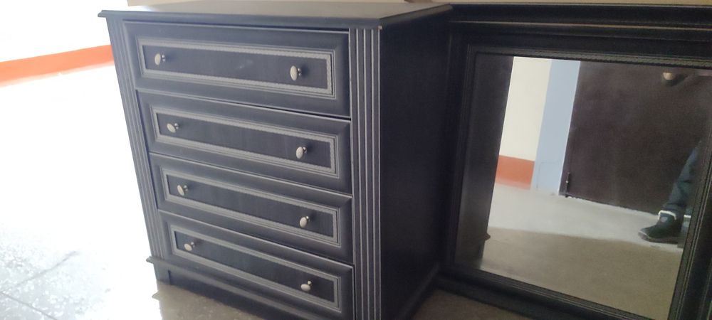 Продам комод с зеркалом