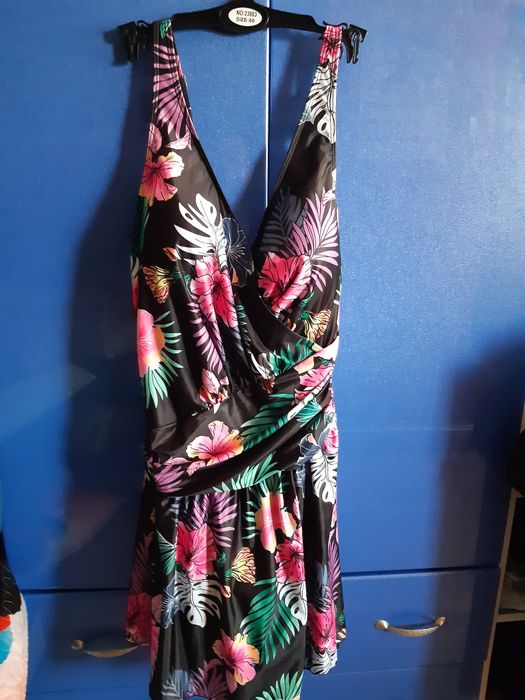 Продам сплошной купальник