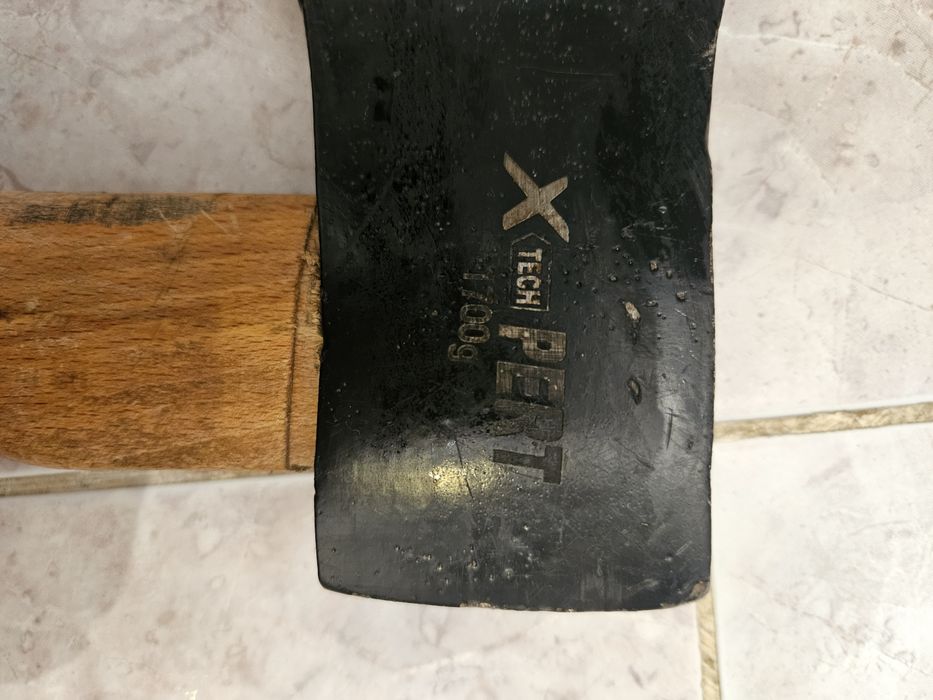 Продаю топор новый