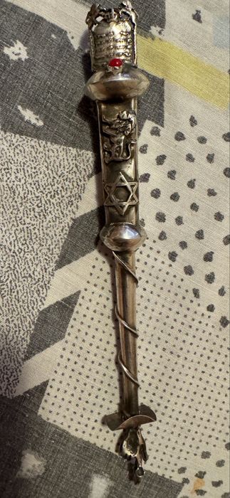 Сребърен ритуален предмет „Яд“ (указател за Тора) – колекционерска вещ