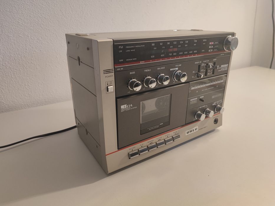 Radio casetofon Uher Power Port 2 defect