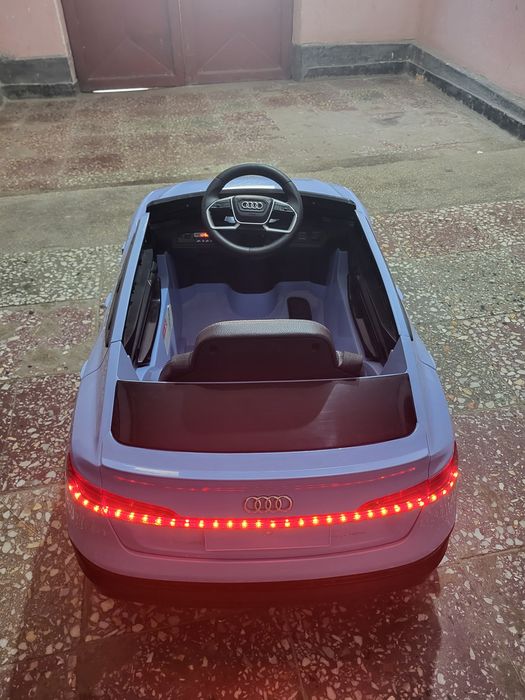 Masinuta Electrica Audi E-tron 12v, 12Ah, 2 motoare