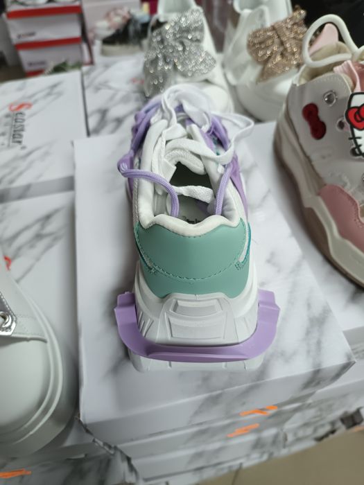 Дамски маратонки на едро