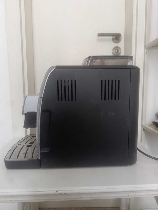 Saeco Intelia каферобот керамична мелница, обслужена, готова за работа