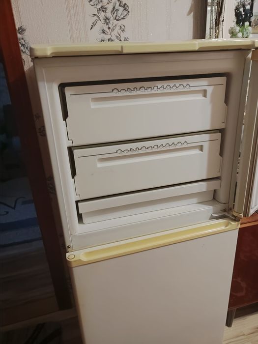 Холодильник Бирюса