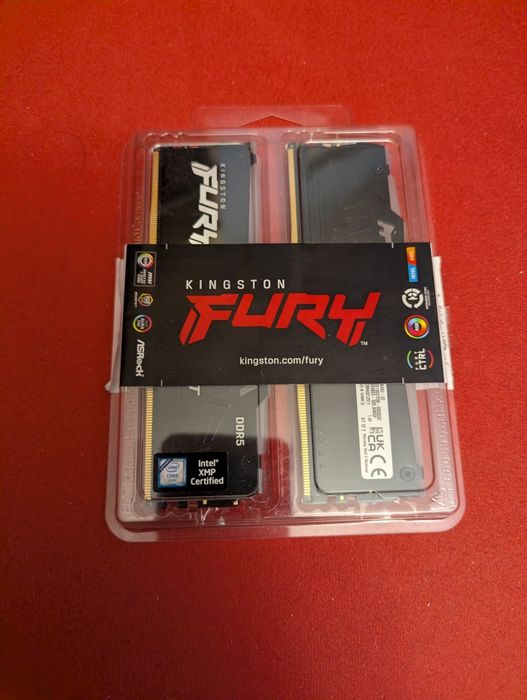 32GB (2x16GB) DDR5 RAM: Kingston Fury Beast RGB, DDR5-6000 CL30 с AMD EXPO и Intel XMP профили