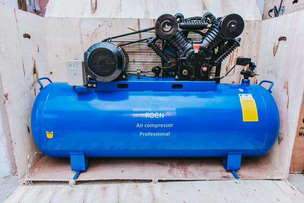 Професионален бутален компресор за въздух 500L модел: ROEN 500