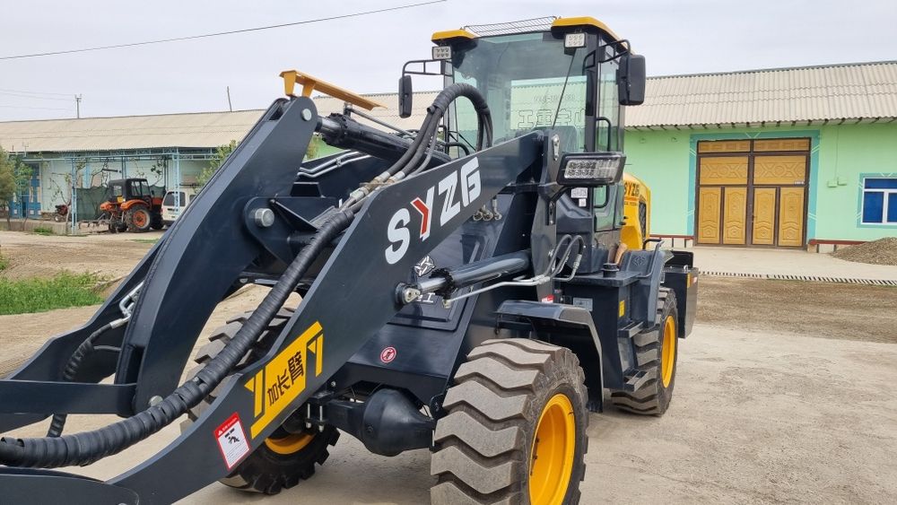 Фронтал погрузчик 1,5куб+микср ковш.