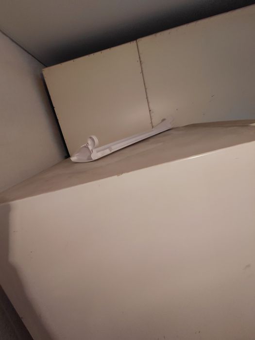 Продам холодильник требует ремонта