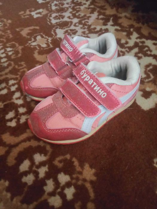 Кроссовки на девочку   р27  1000 р 26  1500 тг р 23 500 тенге
