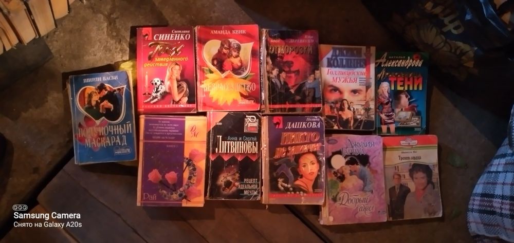 Продам книги по двести тенге