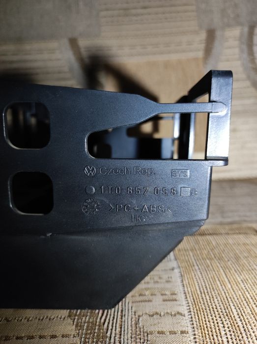 Полка под магнитолу Skoda