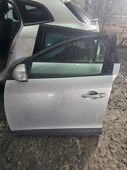 Usa stanga fata Renault Megane 3 hatchback/combi