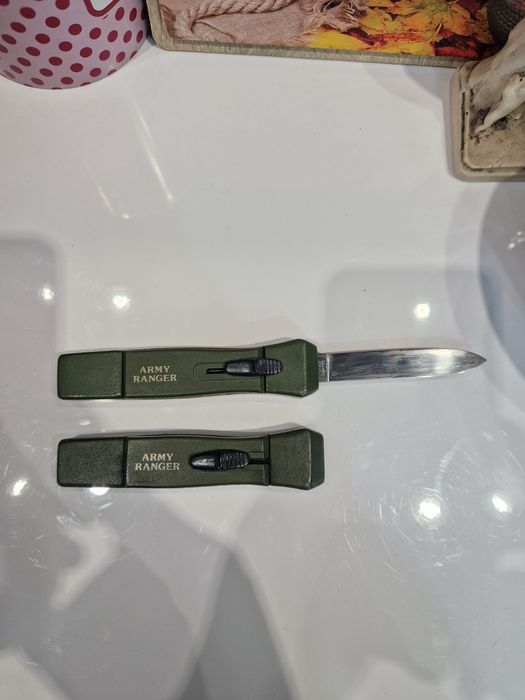 Cutite din metal Army