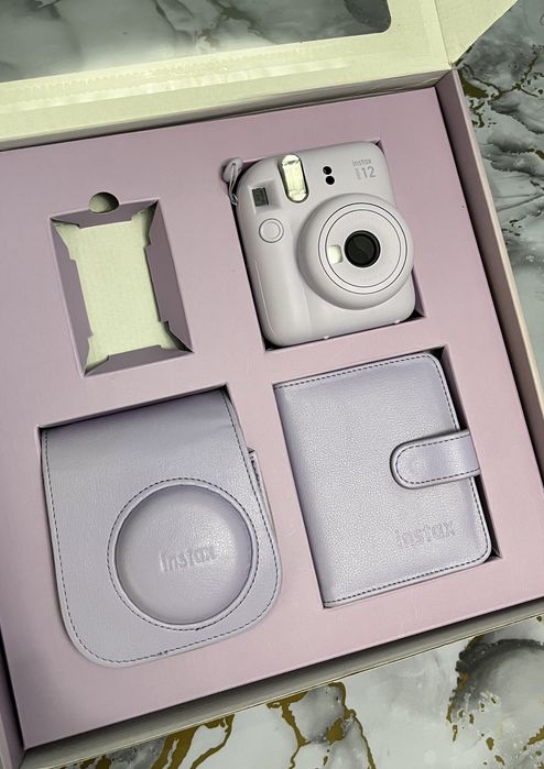 Instax mini 12 + коробка, чехол и альбом.
