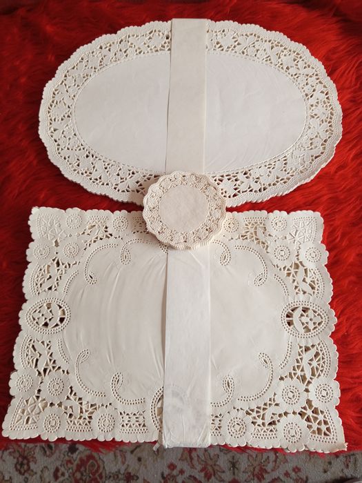 Книжни салфетки за маса и сладкиши